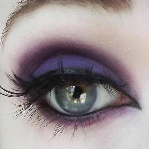 Eye Makeup Glitter, Outfits Anime, Make Up Designs, Make Up Inspiration, Yennefer Of Vengerberg, Swag Makeup, Makeup Stuff, Emo Makeup, Lips Shades