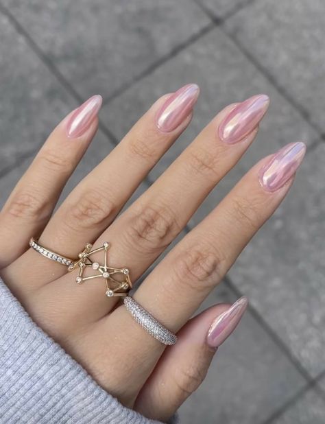 Minimalist Almond Nails, Slytherin Nails, Almond Chrome Nails, Classy Minimalist, Makeup Looks Tutorial, Nail Idea, Chrome Nails, Nails Inspo, Almond Nails