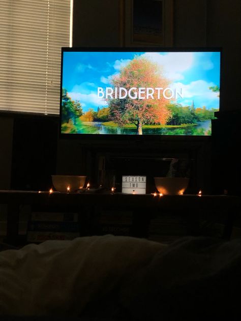 #movie #movienight #aesthetic #bridgerton #netflix #lights #friends #goals Watching Bridgerton Aesthetic, Decades Aesthetic, Summer Movie Night, Netflix Aesthetic, Cinema Box, Friends Goals, Space Story, Disney Movies To Watch, After School Routine