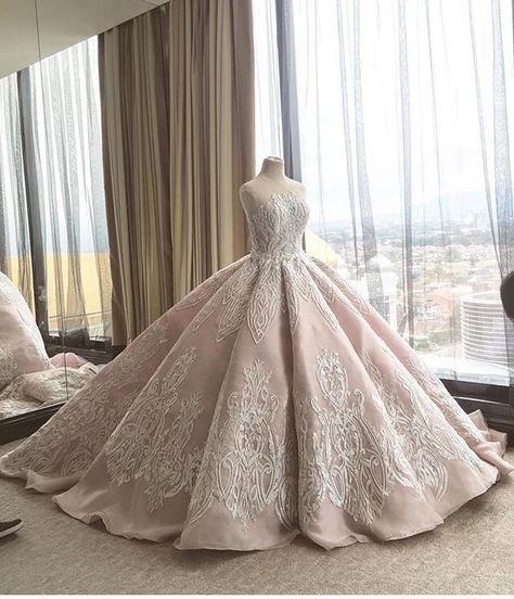 Amazing Gown Debut Gown, Debut Gowns, Ivory Prom Dresses, Funky Dresses, فستان سهرة, A Wedding Dress, Custom Wedding Dress, Quince Dresses, Gown Wedding