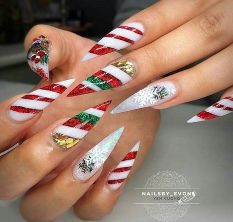 Christmas candy cane stripes long stiletto nails Nail Art Noel, Themed Nails, Nails Arts, Christmas Manicure, Stiletto Nail Art, Holiday Nail Designs, Cute Christmas Nails, Christmas Nails Easy, Nail Candy