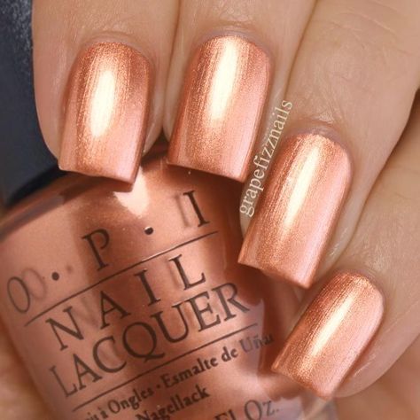 Shimmer Amber One Of The Best Summer Nail Colors For Tan Skin #shimmernails ★ What are the trendiest summer nail colors this season? We have a photo gallery that can grant you much inspo. ★ See more: https://glaminati.com/summer-nail-colors-ideas/ #glaminati #lifestyle #nails #nailart #naildesigns #summernails #summercolors Copper Nail Polish, Nails Colors Summer, Best Summer Nail Color, Artistic Nails, Rose Gold Nails Design, Summer Nail Colors, Fun Summer Nails, Nail Designs Pictures, Gold Nail Polish