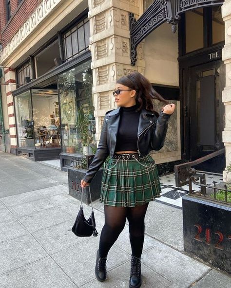 Monique | Seattle Blogger on Instagram: "I’m falling so hard for this @rainbowshops outfit 🤎🍂✨" Pleated Skirt Outfit Midsize, Skirt Outfit Midsize, Pleated Skirt Outfits, Outfit Midsize, Midsize Outfit, Pleated Skirt Outfit, Minimal Wardrobe, Midsize Outfits, Fall 23