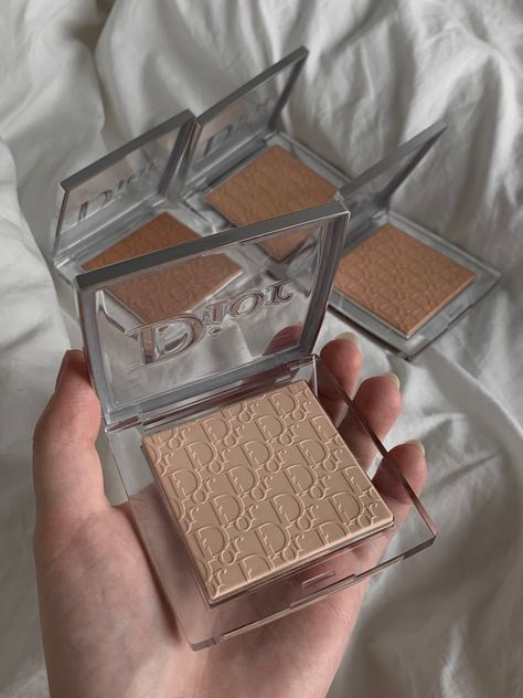 Dior makeup aesthetic ideas photos for instagram beauty products Powder Makeup Aesthetic, Powder Aesthetic, Dior Makeup Aesthetic, Dior Powder, Cosmetic Aesthetic, Aesthetic Photo Ideas, Pointy Nails, Beauty Care Routine, Makeup Aesthetic