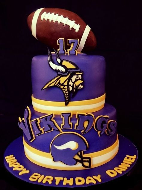 My die-hard Vikes fan husband would be completely over the moon if he got a cake like this! Vikings Cake Ideas, Minnesota Vikings Cake, Vikings Cake, Nfl Cake, Viking Birthday, Cake Football, Vikings Art, Viking Party, Football Birthday Cake