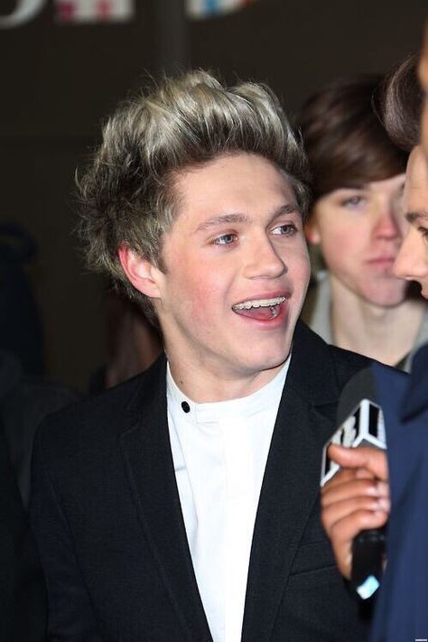 Niall Horan With Braces, Niall Horan Braces, Adult Braces, Niall Horan Baby, Pizza Boy, Irish Princess, Niall Horan, Big Boys, Favorite Person