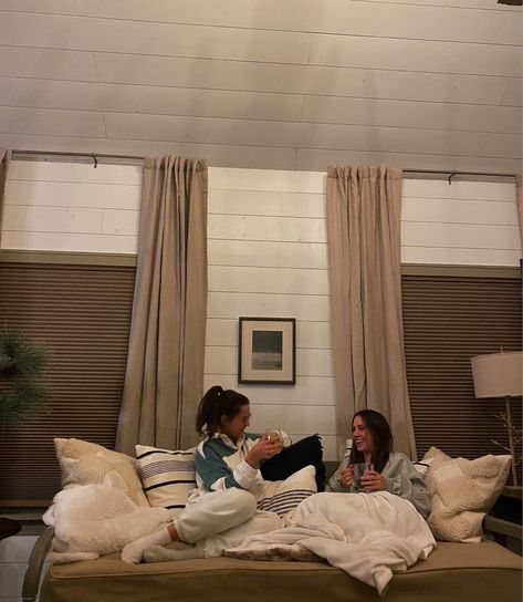 Cozy Game Night Aesthetic, Girls Wine Night Aesthetic, Cozy Wine Night Aesthetic, Cozy Night In Aesthetic, Cozy Night In, Cozy Girls Night, Wine Night Aesthetic, Game Night Aesthetic, Girls Night Dinner