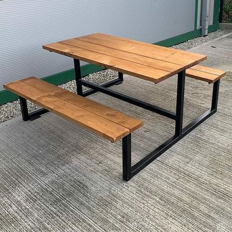 Outdoor Restaurant Furniture, Garden Picnic Table, Cafe Bench, Kursi Outdoor, Metal Picnic Tables, Industrial Outdoor, Diy Picnic Table, Picnic Table Bench, Steel Furniture Design