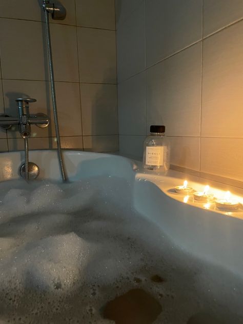 Mariam Aesthetic, Shower Care Routine, Bubble Bath Aesthetic, Bubble Bath Candles, Mix Martial Arts, Chilling Vibes, Green Tea Bath, John Mactavish, Cozy Bath