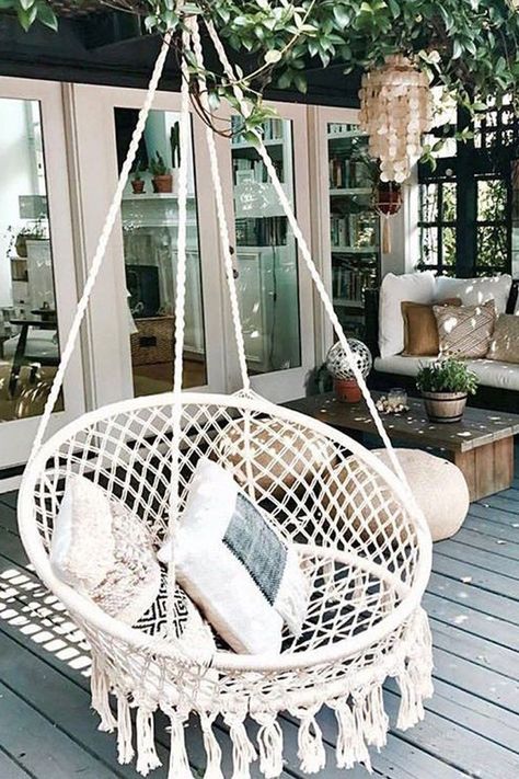 Bring the comfort of the indoors outside with a picture-perfect hanging chair and plush pillows. Click through to see more of the best front porch ideas! (if you click to buy this product, we earn 💰) #frontporchideas #frontporchdecor #outdoordecor #outdoorideas #frontporchfurniture Swing Chair Outdoor, Smart Tiles, Oversized Chair, Types Of Sofas, Hammock Chair, Balcony Decor, Swinging Chair, Design Case, Porch Swing