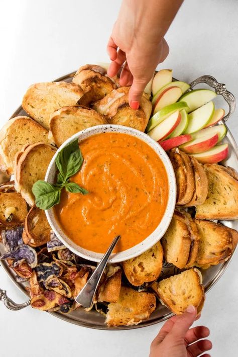 Grilled Cheese Tomato Soup Board #grilledcheese #tomatosoup #grilledcheesedinnerboard #dinnerboard Grilled Cheese Hot Dog, Grilled Cheese Tomato Soup, Grilled Cheese And Tomato Soup, Easy Grilled Cheese, Cheese And Tomato, Cheese Day, Classic Grilled Cheese, Cheese Tomato, Bacon Tomato