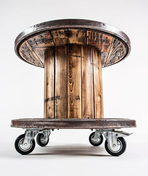 Diy Cable Spool Table, Cable Spool Ideas, Cable Reel Table, Wire Spool Tables, Wood Spool Tables, Wooden Spool Ideas, Cable Spool Furniture, Cable Spool Tables, Wooden Cable Spools