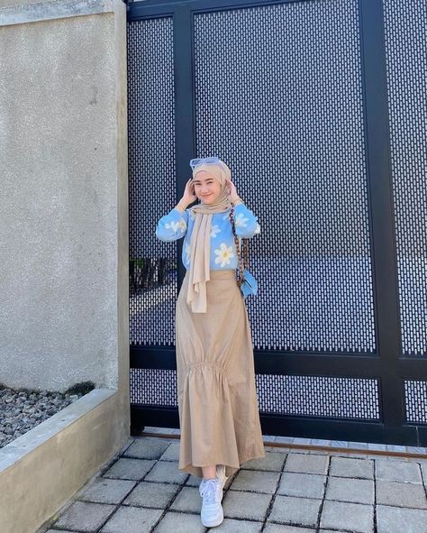 Hijab Sweater Outfit, Sweater Outfits Hijab, Blue Hijab Outfit, Aesthetic Muslim Outfits, Sweater Hijab, Outfit Rok, Blue Sweater Outfit, Sky Blue Outfit, Outfit Ngampus