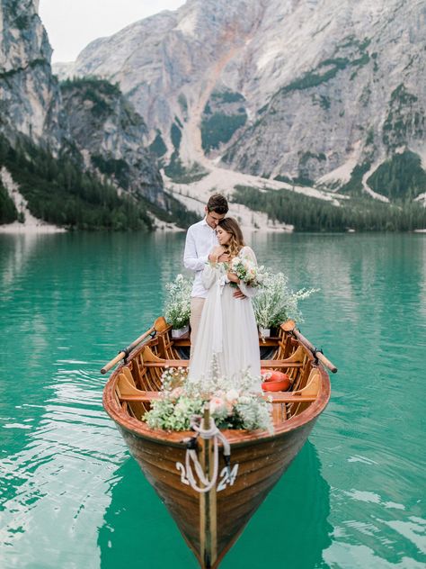 A breathtaking elopement shoot at Lake Braies in the Dolomites | Italy Elopement - GÉRALDINE LEBLANC PHOTOGRAPHY | Magnolia Rouge: Fine Art Wedding Blog | Romantic Wedding Photos | Wedding Elopements | Nature Wedding The Dolomites, Wedding Set Up, Lake Wedding, Photo Wedding, Fine Art Wedding Photographer, London Wedding, Italy Wedding, Couple Shoot, Mountain Wedding