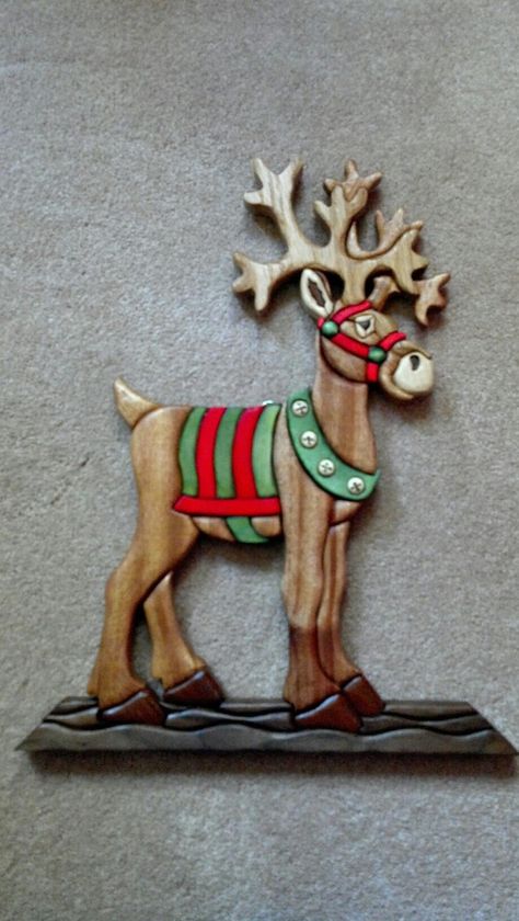 Wood Intarsia Reindeer Santa Workshop, Wood Intarsia, Carved Ornaments, Intarsia Wood Patterns, Scroll Art, Intarsia Patterns, Christmas Worksheets, Intarsia Woodworking, Woodworking Patterns