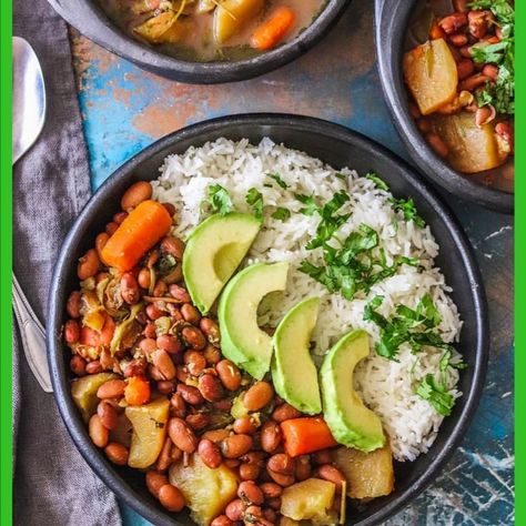 Has anybody else pulled out all the good blankets to stay warm? We have! We're... Colombian Red Beans Recipe, Colombian Beans, Beans Instant Pot, Pressure Cooker Recipes Healthy, Colombian Style, Instant Pot Recipe, Tasty Meals, Vegan Soup, Slow Cooked