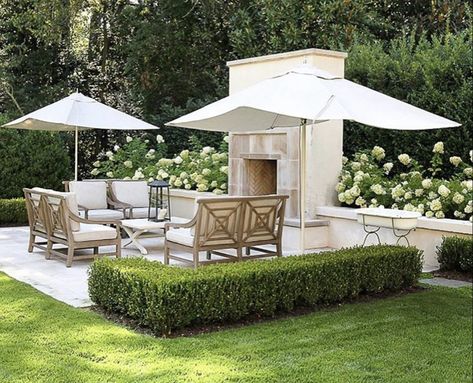 Outdoor Fireplace Designs, Backyard Fireplace, Fotografi Digital, Backyard Inspiration, Casa Exterior, Backyard Inspo, Backyard Patio Designs, Outdoor Dining Area, Outdoor Fireplace