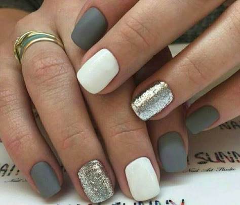 Silver gray white nails 2019 Nails, Unghie Nail Art, Different Nail Designs, New Nail Designs, Gray Nails, Super Nails, Latest Nail Art, Trendy Nail Design, Short Nail Designs