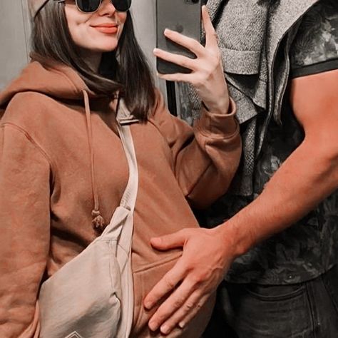 sabrina and tucker · off campus Pregnancy Goals, Out On A Limb, Ugly Love, Future Mom, Pregnancy Outfits, Family Goals, Baby Family, Baby Photoshoot