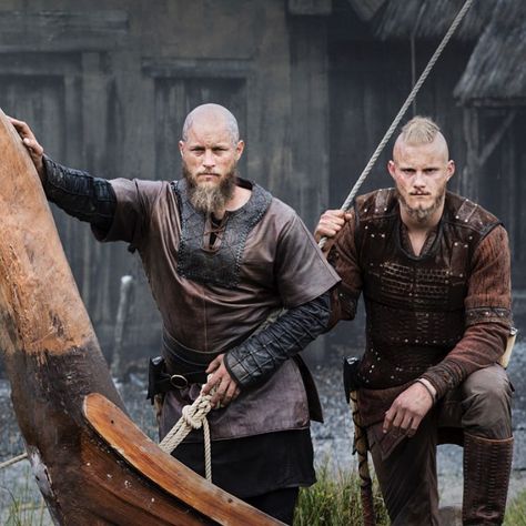 Vikings Actors, Bjorn Vikings, Ivar Vikings, Vikings Travis Fimmel, Viking Wallpaper, Sons Of Ragnar, Ragnar Lothbrok Vikings, King Ragnar, Viking Series