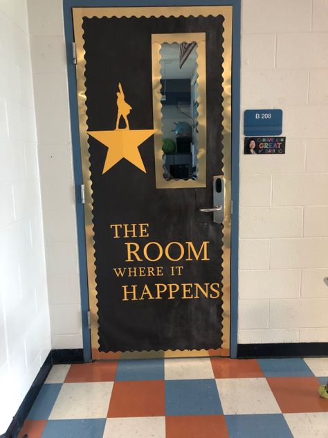 Hamilton Classroom Door Decoration #hamilton #hamiltonthemusical #classroomdecor Drama Classroom Displays, Cute History Classroom Ideas, Theatre Door Design, Choir Bulletin Boards High School, Hamilton Bulletin Board Ideas, Drama Display Boards, Elementary Drama Classroom, Classroom History Decorations, High School Drama Classroom Decor