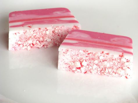 Candy Cane Soap Candy Cane Soap, Diy Candy Cane, Almond Oil Benefits, Soap Christmas, Shea Butter Benefits, Simple Holiday Gifts, Peppermint Soap, Soap Tutorial, Christmas Soap