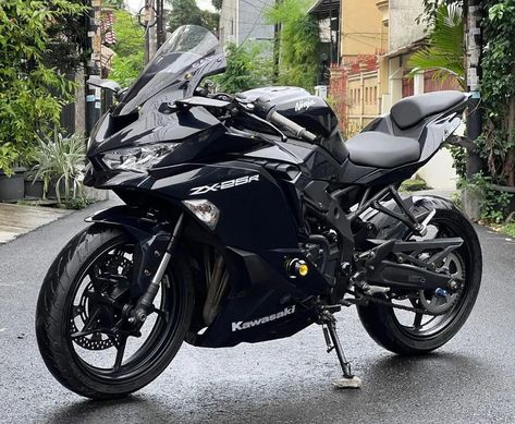 Custom Sport Bikes Motorcycles, Zx 25r, Bike Names, Kawasaki Zx10r, Kawasaki Bikes, Bike Aesthetic, Custom Sport Bikes, Home Studio Setup, Motorcycle Aesthetic