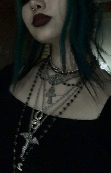 Emo Necklace Aesthetic, Goth Aesthetic Jewelry, Goth Aesthetic Accessories, Goth Layered Necklaces, Goth Accessories Aesthetic, Goth Necklace Layering, Romantic Goth Jewelry, Fancy Aesthetic Outfits, Emo Jewellery