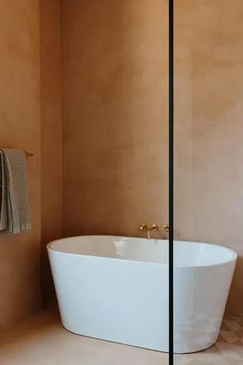 Soft orange plaster bathroom walls. Bare Plaster Bathroom, Plaster And Tile Bathroom, Plaster Bathroom Walls, Plaster Bathroom, Spanish Pool, Vibe Bathroom, Terracotta Bathroom, Aesthetic Bathroom Decor, Belgian Design