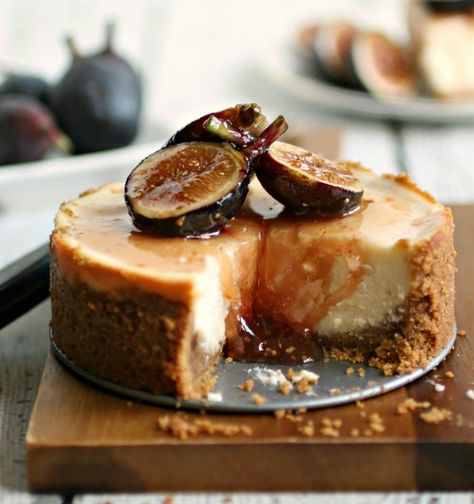 Hungry Couple: Labneh Cheesecake with Honeyed Figs Labneh Cheesecake, Labneh Recipe, Yogurt Cheese, Fig Recipes, Food Cakes, Sweet Sweet, Eat Dessert, Sweet Desserts, Sweet Stuff