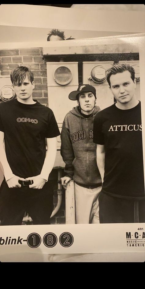 Tom Delonge Wallpaper, Pop Punk Wallpaper, Blink 182 Wallpaper, 90’s Punk, Blink 182 Tom Delonge, Blink 182 Tom, Angels And Airwaves, Rock Boys, 90s Wallpaper