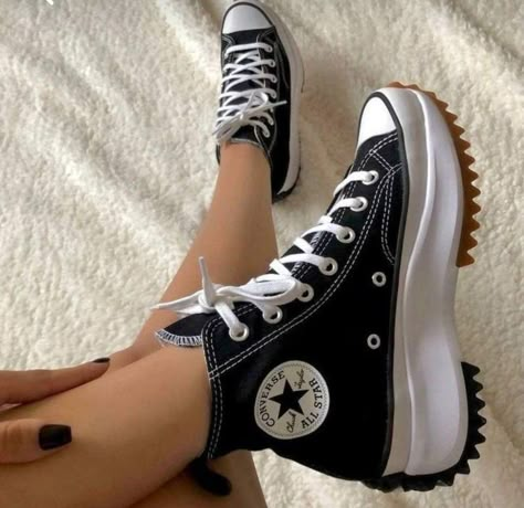 Boty Converse, Cute Converse Shoes, Baskets Converse, Chuck Taylor All Star Lugged, Cute Converse, Converse Platform, Converse Run Star Hike, Nike Shoes Girls, Trendy Shoes Sneakers