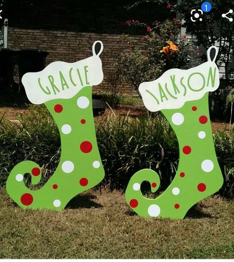 Grinch Whobilation, Wooden Christmas Yard Decorations, Christmas Lawn Decorations, Outdoor Christmas Diy, Grinch Santa, Whoville Christmas, Wood Yard Art, Grinch Christmas Decorations, Christmas Yard Art