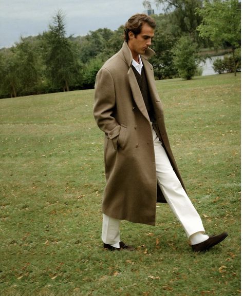 French Men Style, Dapper Outfit, Overcoat Men, Ivy League Style, Gents Fashion, Vintage Mens Fashion, Mens Outfit Inspiration, Men Fashion Casual Outfits, Gentleman Style