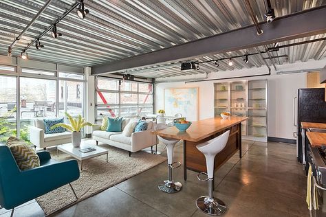 Loft Apartment Designs, Deck Ceiling, Industrial Living Room Design, Industrial Style Living Room, Urban Living Room, Contemporary Loft, Steel Deck, French Country Living Room, Industrial Living