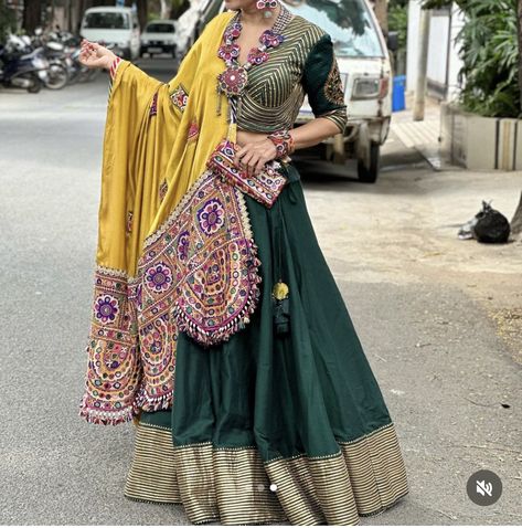 Lehnga Photoshoot, Ghagra Design, Navratri Aesthetic, Navratri 2024, Navratri Outfits, Lengha Blouse Designs, Choli Blouse Design, Chaniya Choli Designs, Cotton Tops Designs