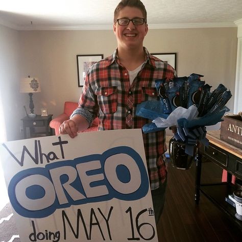 Oreos are her favorite! #promposal Hoco Proposal Ideas, Sadies Proposal, Cute Promposals, School Dance Ideas, Prom Posters, Cute Homecoming Proposals, Cute Prom Proposals, Asking To Prom, Dance Proposal