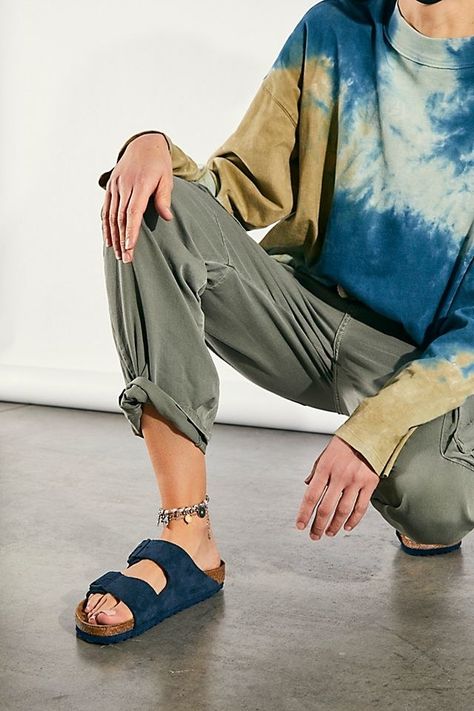 27 Comfy Shoes To Wear At Home That Aren't Slippers Birkenstock Styling, Spring Thoughts, Sandals With Socks, Loafers And Socks, Birkenstock Outfit, Birkenstock Style, Awesome Outfits, Beautiful Sandals, Cozy Socks