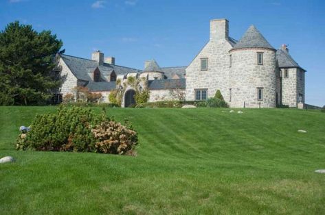 "White Caps" the medieval-style seaside castle completed in 1934 by Grant Simmons -- historic homes in Fishers Island, New York State. Seaside Castle, Grassland Habitat, Island Homes, Fisher Island, Winding Staircase, Cedar Shingles, Coastal Gardens, French Architecture, Grand Homes