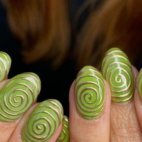 Short Oval Nails Designs Autumn, Swirl On Nails, Swirly Green Nails, One Hand Long Nails One Hand Short, Nail Ideas Crazy, Sculpted Gel Nail Designs, Gel Manicure Designs Fall, Fun Nail Ideas For Summer, Cute Short Nail Designs Fall