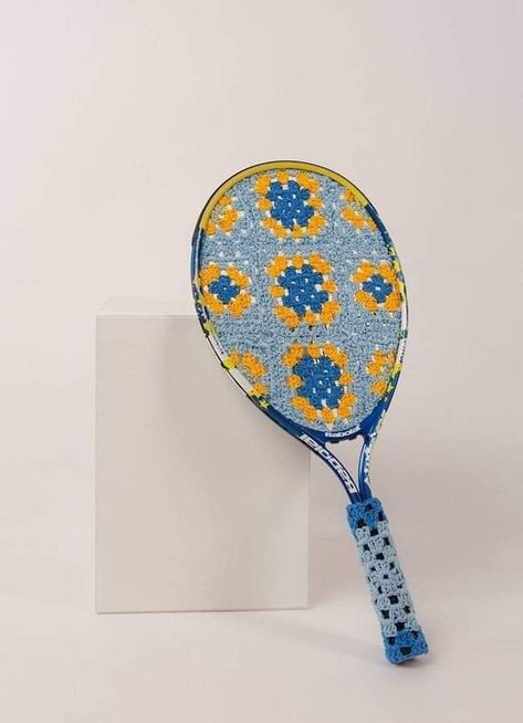 Tennis Racket Art, Sports Crochet, Crochet Objects, Fabric Sculpture, Creative Textiles, Textile Sculpture, Textile Crafts, Found Objects, Find Objects