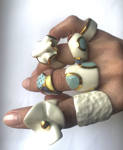 Fimo Ring, Handmade Ceramic Jewelry, Fimo Jewelry, Polymer Clay Jewelry Tutorials, Polymer Jewelry, Diy Pottery, Ceramics Pottery Art, Porcelain Jewelry, Ceramic Rings