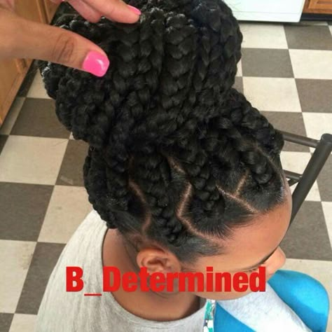 Big Braids☆ big parts Braids In A Bun, Box Braids Bun, Tree Braids, Big Braids, Jumbo Box Braids, Big Box Braids, Pelo Afro, Jumbo Braids, Box Braids Styling