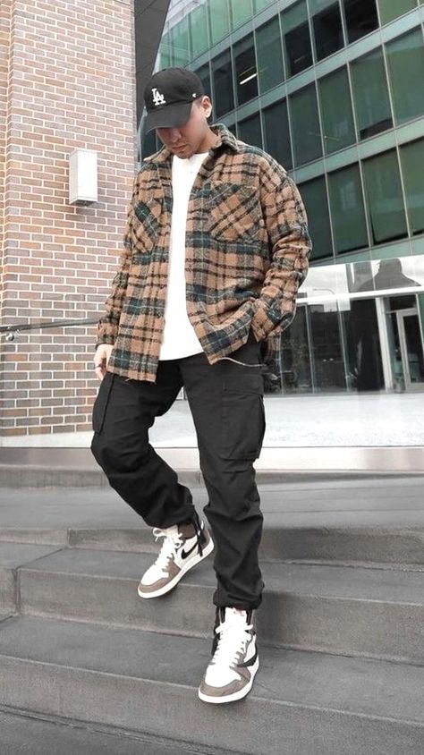 Men Outfits With Flannels, Big Jacket Outfits Street Style Men, Casual Men Fall Outfits Street Styles, Street Wear Big Men, Big Guy Fall Outfits, Big Man Streetwear, Rainy Day Outfit Men Streetwear, Jean Jacket Outfits Men Street Styles, Men Rainy Day Outfit