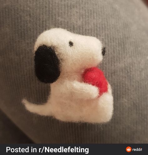 Needle Felting Snoopy, Sanrio Needle Felt, Needle Felting Simple, Felting Aesthetic, Needle Felting Gifts, Needle Felting 2d, Needle Felting Beginner, Felted Caterpillar, Needle Felted Animals For Beginners