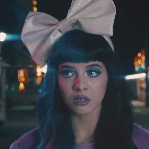 Melanie Martinez Carousel, Melanie Martinez Pfp, Melanie Martinez Outfits, Melanie Martinez Photography, Baby Icon, Song Artists, She Song, Halsey, The Princess