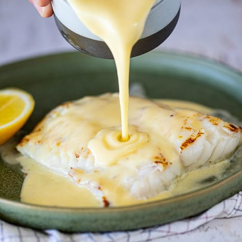 Creamy Lemon Butter Sauce Lemon Sauce For Fish, Butter Sauce For Fish, Creamy Lemon Butter Sauce, Easy Tartar Sauce, Butter Cream Sauce, Easy Sauce Recipe, Lemon Garlic Butter Sauce, Lemon Garlic Sauce, Lemon Cream Sauces