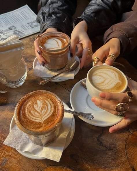 Best Friends Coffee Aesthetic, Reading And Drinking Coffee, Breakfast At Cafe, Cute Cafe Date Aesthetic, Fancy Coffee Aesthetic, Cafe In Europe, Cafe Food Aethstetic, Coffee Photos Aesthetic, Coffee In Spain