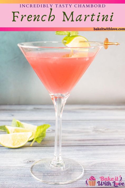 Martini Recipes Easy, Chambord Cocktails, Absolut Elyx Vodka, Chambord Liqueur, Martini Recipes Vodka, Cocktail Vodka, Pineapple Vodka, Tasty Cocktails, French Martini