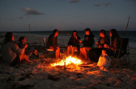 Campfire on the beach with friends   Photo Credits @stephaniejb21 Friends Campfire Aesthetic, Friends Around Campfire, Friends Around A Campfire, Campfire At The Beach, Friends Campfire, Campfire On Beach, Beach Campfire Aesthetic, Campfire With Friends, Campfire Aesthetic Friends